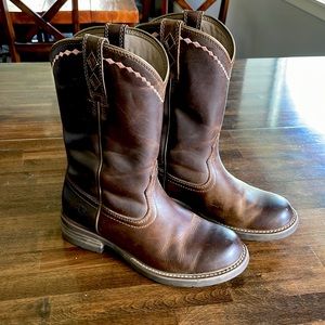 Women’s Ariat western boots- size 8